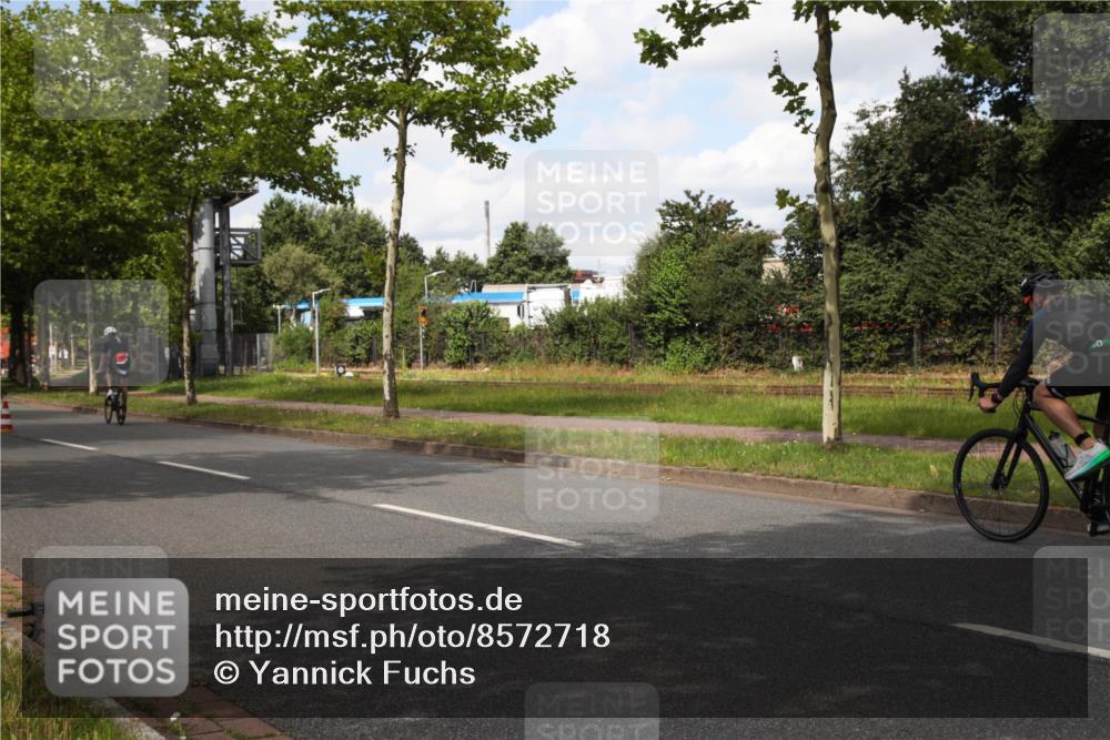 10.08.2025 - GEWOBA Citytriathlon Bremen Yannick Fuchs http://msf.ph/oto/8572718 10.08.2025 12:53:59 Radfahren 739, 742, 750, 797, 1006, 1032, 1039 meine-sportfotos.de