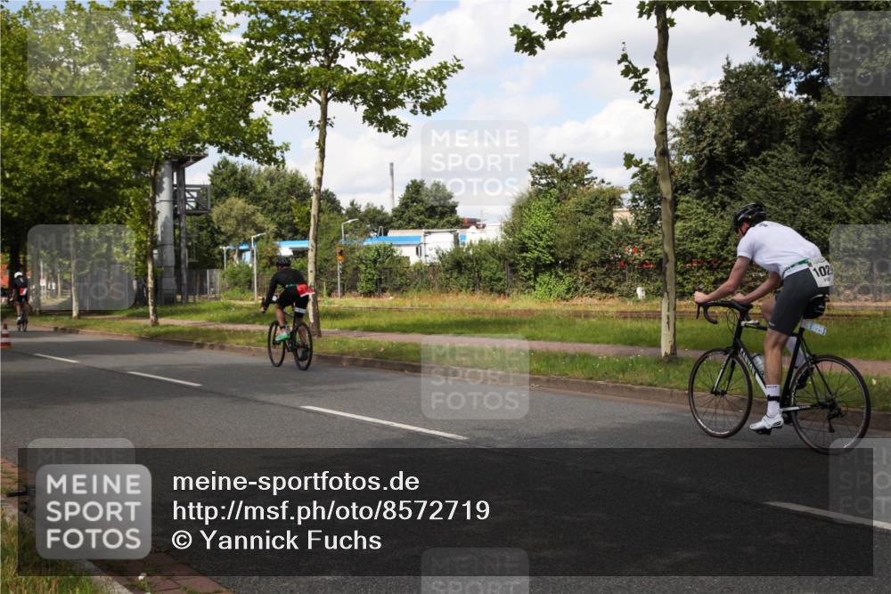 10.08.2025 - GEWOBA Citytriathlon Bremen Yannick Fuchs http://msf.ph/oto/8572719 10.08.2025 12:54:00 Radfahren 739, 742, 750, 797, 1006, 1032, 1039 meine-sportfotos.de