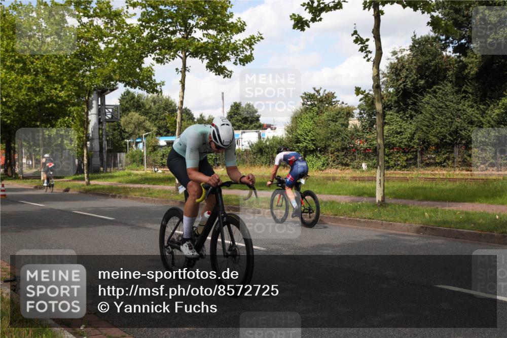 10.08.2025 - GEWOBA Citytriathlon Bremen Yannick Fuchs http://msf.ph/oto/8572725 10.08.2025 12:54:05 Radfahren 742, 750, 797, 1006, 1032, 1039 meine-sportfotos.de