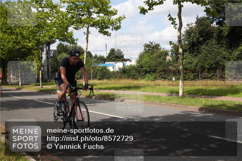 10.08.2025 - GEWOBA Citytriathlon Bremen Yannick Fuchs http://msf.ph/oto/8572729 10.08.2025 12:54:12 Radfahren 618, 707, 740, 742, 750, 797, 1006, 1032, 1039 meine-sportfotos.de