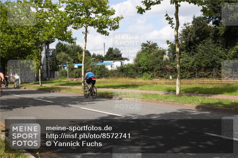 10.08.2025 - GEWOBA Citytriathlon Bremen Yannick Fuchs http://msf.ph/oto/8572741 10.08.2025 12:54:19 Radfahren 582, 618, 707, 740, 742, 750, 789, 1006, 1039 meine-sportfotos.de