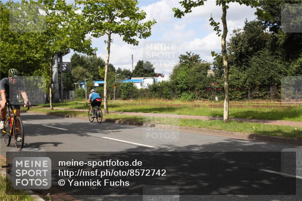10.08.2025 - GEWOBA Citytriathlon Bremen Yannick Fuchs http://msf.ph/oto/8572742 10.08.2025 12:54:19 Radfahren 582, 618, 707, 740, 742, 750, 789, 1006, 1039 meine-sportfotos.de