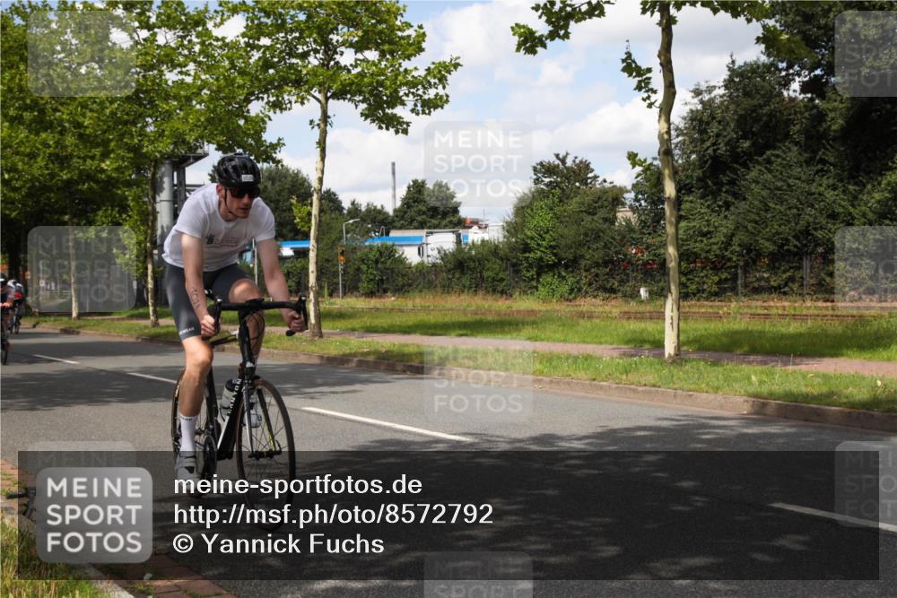 10.08.2025 - GEWOBA Citytriathlon Bremen Yannick Fuchs http://msf.ph/oto/8572792 10.08.2025 12:54:53 Radfahren 563, 591, 632, 634, 728, 736, 761, 781, 790, 1029 meine-sportfotos.de