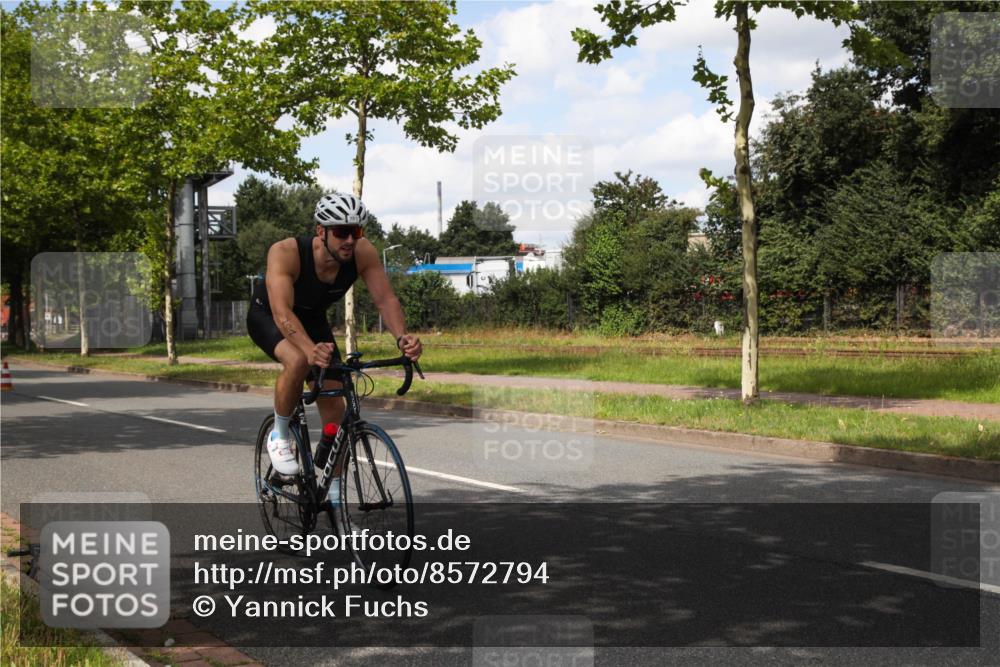 10.08.2025 - GEWOBA Citytriathlon Bremen Yannick Fuchs http://msf.ph/oto/8572794 10.08.2025 12:54:56 Radfahren 563, 591, 632, 728, 736, 761, 781, 1029 meine-sportfotos.de