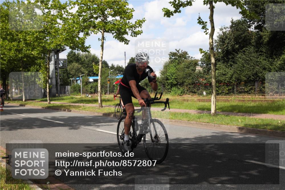10.08.2025 - GEWOBA Citytriathlon Bremen Yannick Fuchs http://msf.ph/oto/8572807 10.08.2025 12:55:09 Radfahren 563, 591, 632, 696, 714, 728, 761, 766, 781, 794, 877, 1015 meine-sportfotos.de