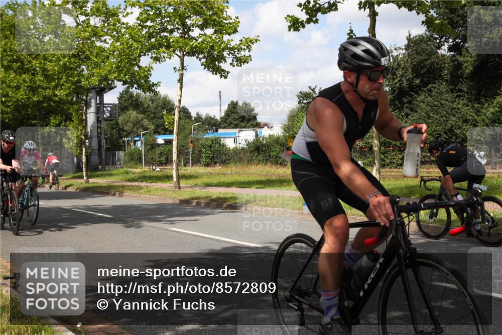 10.08.2025 - GEWOBA Citytriathlon Bremen Yannick Fuchs http://msf.ph/oto/8572809 10.08.2025 12:55:11 Radfahren 563, 632, 696, 714, 761, 766, 794, 877, 1015 meine-sportfotos.de