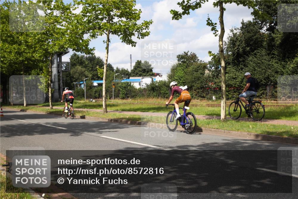 10.08.2025 - GEWOBA Citytriathlon Bremen Yannick Fuchs http://msf.ph/oto/8572816 10.08.2025 12:55:17 Radfahren 696, 714, 761, 766, 794, 877, 982, 1015, 1033 meine-sportfotos.de