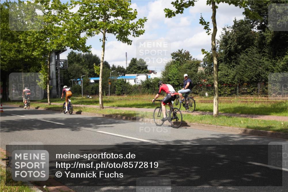 10.08.2025 - GEWOBA Citytriathlon Bremen Yannick Fuchs http://msf.ph/oto/8572819 10.08.2025 12:55:18 Radfahren 696, 714, 761, 766, 794, 877, 982, 1015, 1033 meine-sportfotos.de