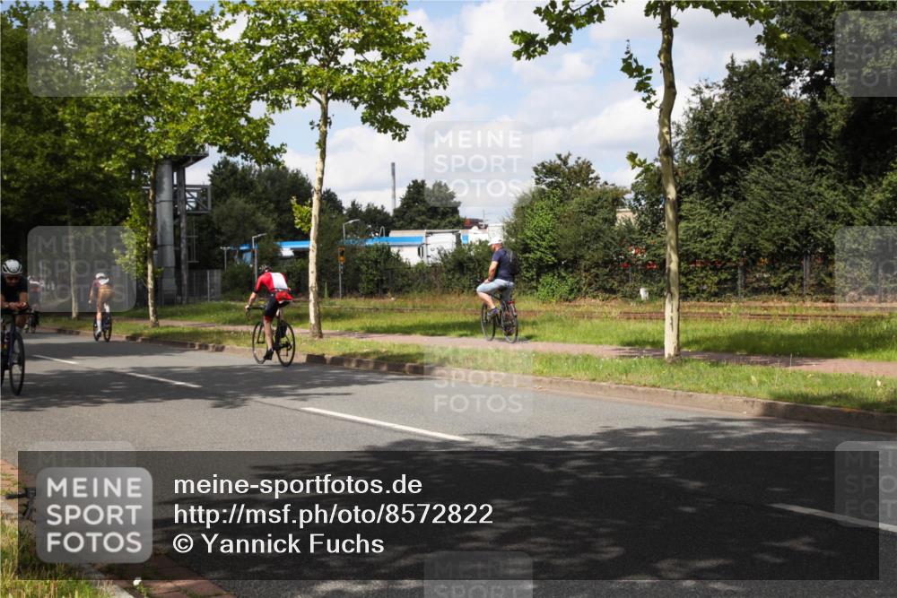 10.08.2025 - GEWOBA Citytriathlon Bremen Yannick Fuchs http://msf.ph/oto/8572822 10.08.2025 12:55:19 Radfahren 696, 714, 766, 794, 877, 982, 1015, 1033 meine-sportfotos.de