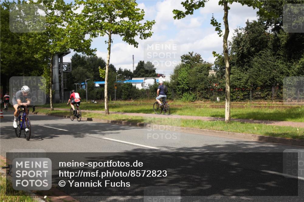 10.08.2025 - GEWOBA Citytriathlon Bremen Yannick Fuchs http://msf.ph/oto/8572823 10.08.2025 12:55:19 Radfahren 696, 714, 766, 794, 877, 982, 1015, 1033 meine-sportfotos.de