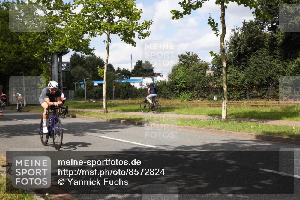 10.08.2025 - GEWOBA Citytriathlon Bremen Yannick Fuchs http://msf.ph/oto/8572824 10.08.2025 12:55:19 Radfahren 696, 714, 766, 794, 877, 982, 1015, 1033 meine-sportfotos.de