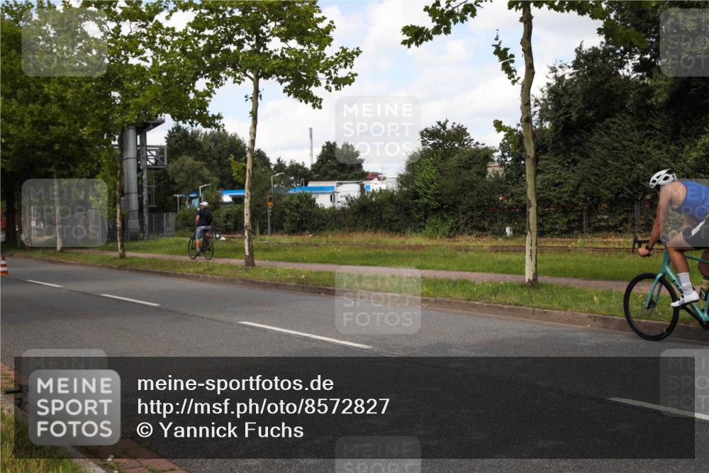 10.08.2025 - GEWOBA Citytriathlon Bremen Yannick Fuchs http://msf.ph/oto/8572827 10.08.2025 12:55:22 Radfahren 696, 714, 766, 794, 877, 982, 1015, 1033 meine-sportfotos.de