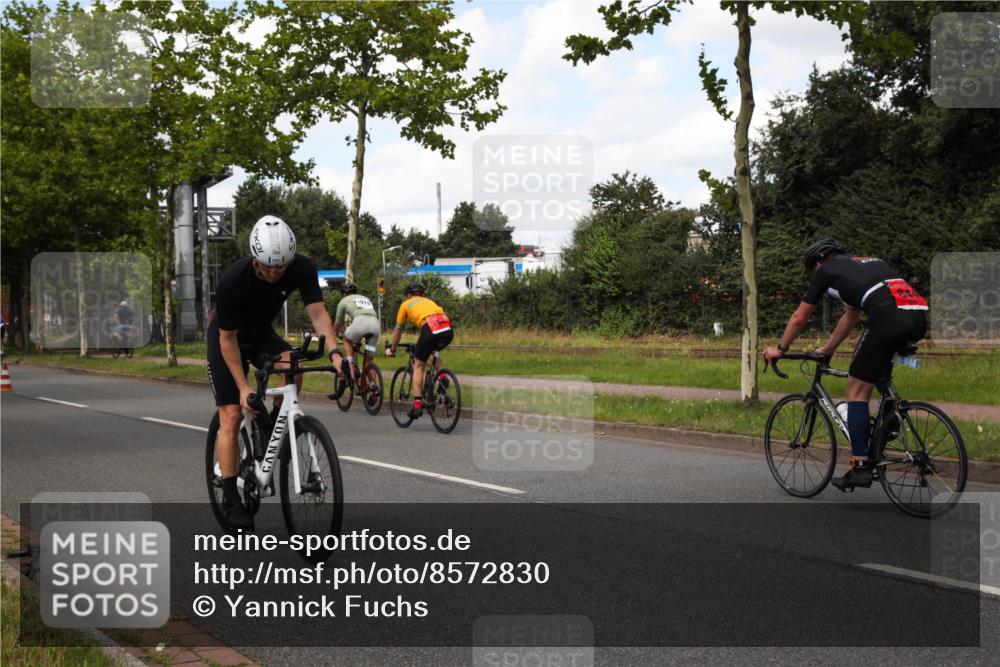 10.08.2025 - GEWOBA Citytriathlon Bremen Yannick Fuchs http://msf.ph/oto/8572830 10.08.2025 12:55:27 Radfahren 696, 804, 843, 982, 1033 meine-sportfotos.de