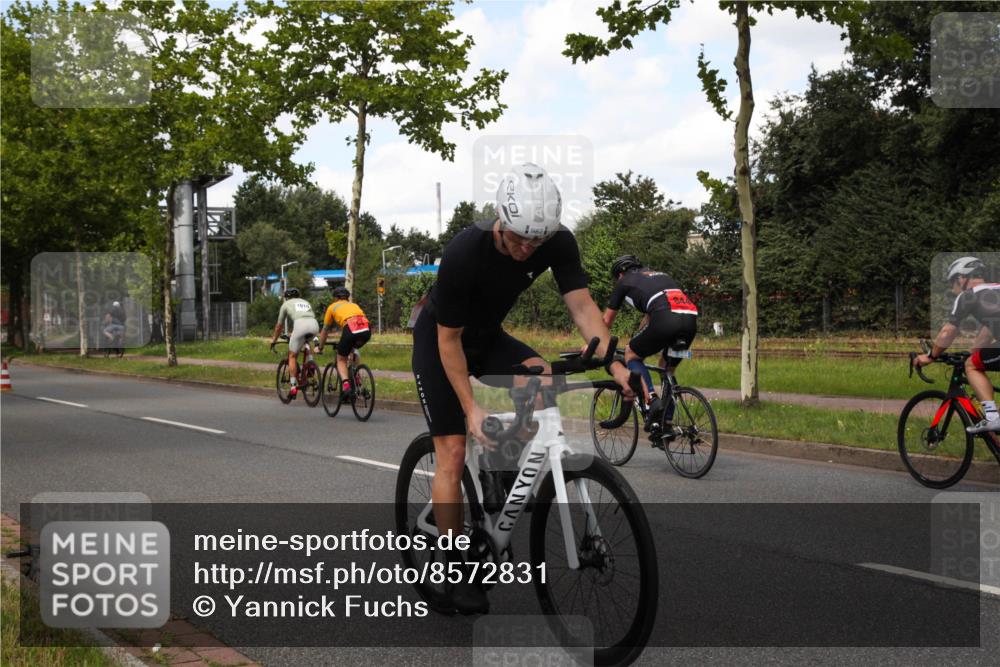 10.08.2025 - GEWOBA Citytriathlon Bremen Yannick Fuchs http://msf.ph/oto/8572831 10.08.2025 12:55:27 Radfahren 696, 804, 843, 982, 1033 meine-sportfotos.de