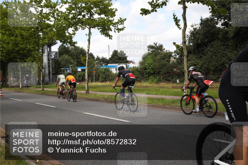 10.08.2025 - GEWOBA Citytriathlon Bremen Yannick Fuchs http://msf.ph/oto/8572832 10.08.2025 12:55:27 Radfahren 696, 804, 843, 982, 1033 meine-sportfotos.de