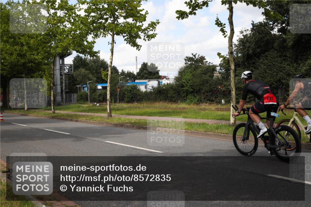 10.08.2025 - GEWOBA Citytriathlon Bremen Yannick Fuchs http://msf.ph/oto/8572835 10.08.2025 12:55:34 Radfahren 636, 658, 729, 804, 843, 880, 982, 1033 meine-sportfotos.de