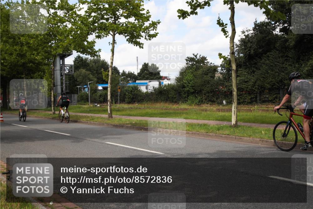 10.08.2025 - GEWOBA Citytriathlon Bremen Yannick Fuchs http://msf.ph/oto/8572836 10.08.2025 12:55:37 Radfahren 636, 658, 729, 804, 843, 880, 982, 1033 meine-sportfotos.de