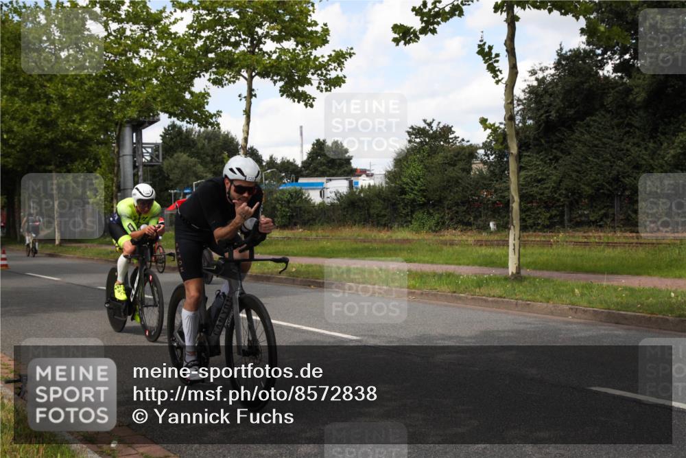 10.08.2025 - GEWOBA Citytriathlon Bremen Yannick Fuchs http://msf.ph/oto/8572838 10.08.2025 12:55:38 Radfahren 636, 658, 729, 779, 804, 843, 880, 982, 1033 meine-sportfotos.de