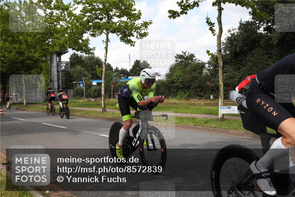 10.08.2025 - GEWOBA Citytriathlon Bremen Yannick Fuchs http://msf.ph/oto/8572839 10.08.2025 12:55:39 Radfahren 636, 658, 729, 779, 804, 843, 880, 982, 1033 meine-sportfotos.de
