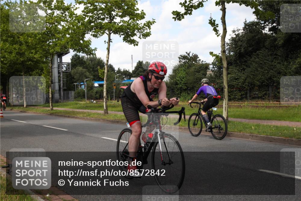10.08.2025 - GEWOBA Citytriathlon Bremen Yannick Fuchs http://msf.ph/oto/8572842 10.08.2025 12:55:41 Radfahren 636, 658, 729, 779, 804, 843, 880, 890, 1033 meine-sportfotos.de