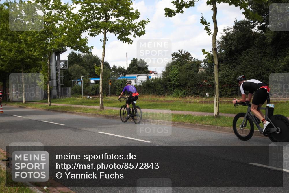 10.08.2025 - GEWOBA Citytriathlon Bremen Yannick Fuchs http://msf.ph/oto/8572843 10.08.2025 12:55:41 Radfahren 636, 658, 729, 779, 804, 843, 880, 890, 1033 meine-sportfotos.de