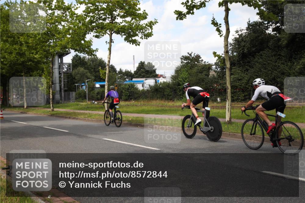 10.08.2025 - GEWOBA Citytriathlon Bremen Yannick Fuchs http://msf.ph/oto/8572844 10.08.2025 12:55:42 Radfahren 636, 658, 729, 779, 804, 843, 880, 890, 1033 meine-sportfotos.de