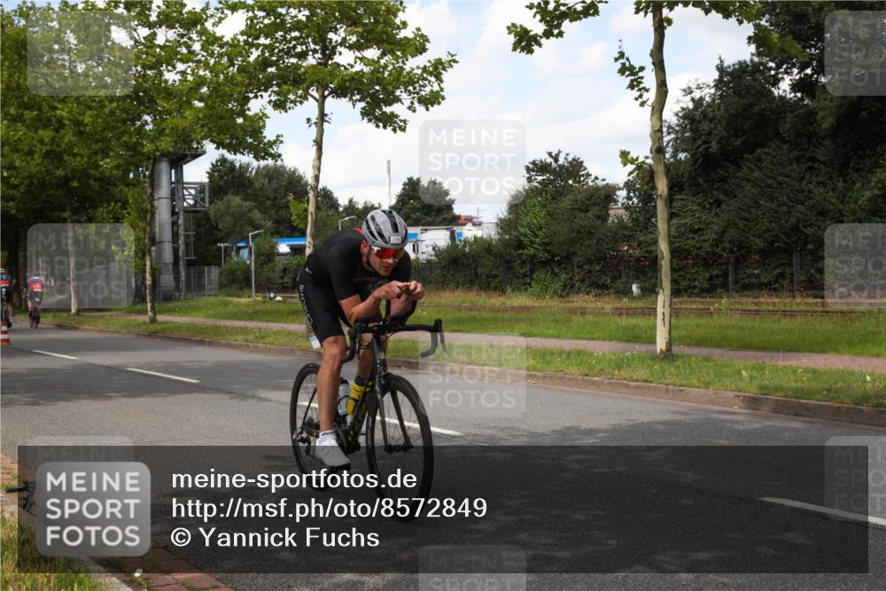10.08.2025 - GEWOBA Citytriathlon Bremen Yannick Fuchs http://msf.ph/oto/8572849 10.08.2025 12:55:48 Radfahren 636, 658, 729, 779, 804, 843, 880, 883, 890, 896 meine-sportfotos.de