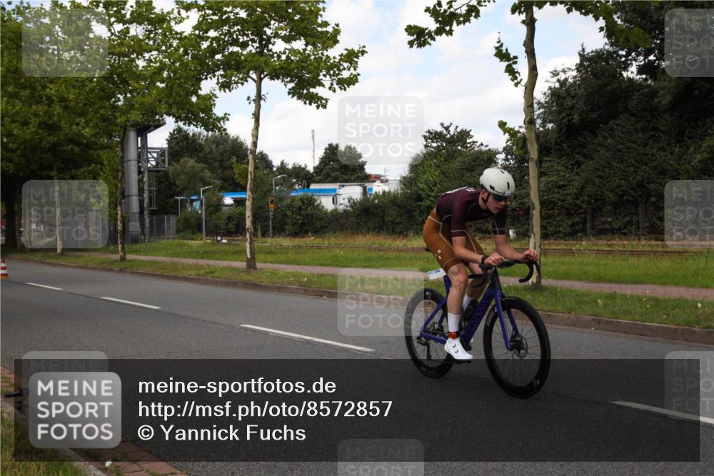 10.08.2025 - GEWOBA Citytriathlon Bremen Yannick Fuchs http://msf.ph/oto/8572857 10.08.2025 12:56:03 Radfahren 589, 662, 765, 779, 784, 883, 890, 896, 1024, 1025 meine-sportfotos.de