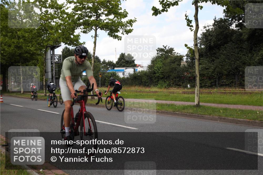 10.08.2025 - GEWOBA Citytriathlon Bremen Yannick Fuchs http://msf.ph/oto/8572873 10.08.2025 12:56:20 Radfahren 555, 567, 589, 662, 678, 721, 764, 784, 814, 844 meine-sportfotos.de