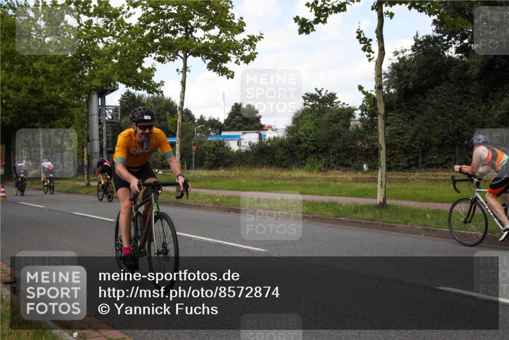 10.08.2025 - GEWOBA Citytriathlon Bremen Yannick Fuchs http://msf.ph/oto/8572874 10.08.2025 12:56:21 Radfahren 555, 567, 589, 662, 678, 721, 764, 784, 814, 831, 844 meine-sportfotos.de
