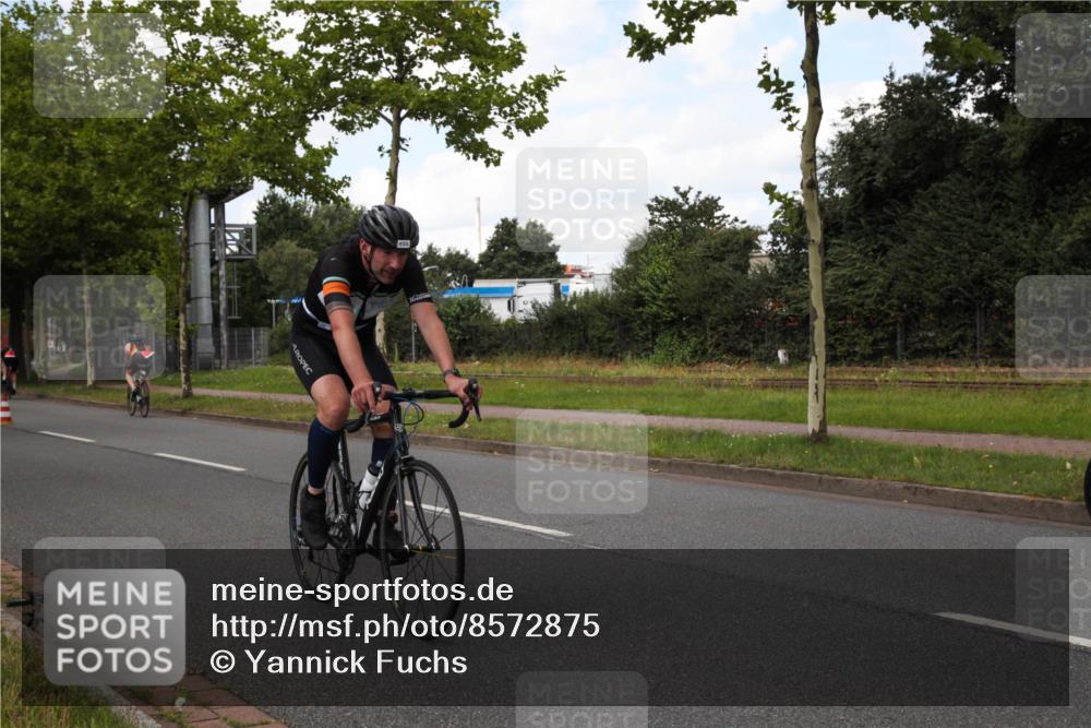 10.08.2025 - GEWOBA Citytriathlon Bremen Yannick Fuchs http://msf.ph/oto/8572875 10.08.2025 12:56:24 Radfahren 555, 567, 589, 662, 678, 721, 737, 764, 814, 831, 844 meine-sportfotos.de