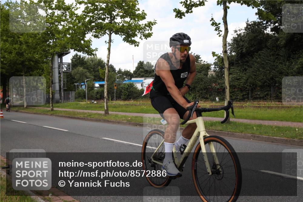 10.08.2025 - GEWOBA Citytriathlon Bremen Yannick Fuchs http://msf.ph/oto/8572886 10.08.2025 12:56:34 Radfahren 555, 567, 678, 706, 721, 737, 749, 772, 782, 814, 815, 831, 844 meine-sportfotos.de