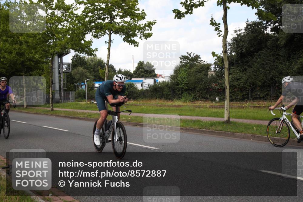 10.08.2025 - GEWOBA Citytriathlon Bremen Yannick Fuchs http://msf.ph/oto/8572887 10.08.2025 12:56:36 Radfahren 555, 567, 678, 706, 721, 737, 749, 772, 782, 814, 815, 831, 844 meine-sportfotos.de