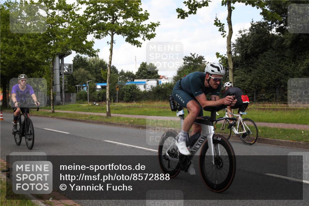10.08.2025 - GEWOBA Citytriathlon Bremen Yannick Fuchs http://msf.ph/oto/8572888 10.08.2025 12:56:36 Radfahren 555, 567, 678, 706, 721, 737, 749, 772, 782, 814, 815, 831, 844 meine-sportfotos.de