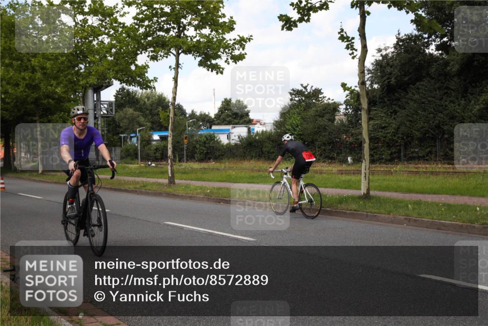 10.08.2025 - GEWOBA Citytriathlon Bremen Yannick Fuchs http://msf.ph/oto/8572889 10.08.2025 12:56:36 Radfahren 555, 567, 678, 706, 721, 737, 749, 772, 782, 814, 815, 831, 844 meine-sportfotos.de