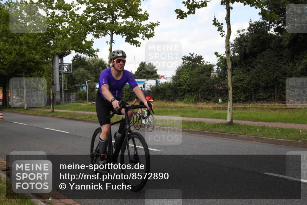10.08.2025 - GEWOBA Citytriathlon Bremen Yannick Fuchs http://msf.ph/oto/8572890 10.08.2025 12:56:37 Radfahren 555, 567, 597, 678, 706, 721, 737, 749, 772, 782, 814, 815, 831 meine-sportfotos.de