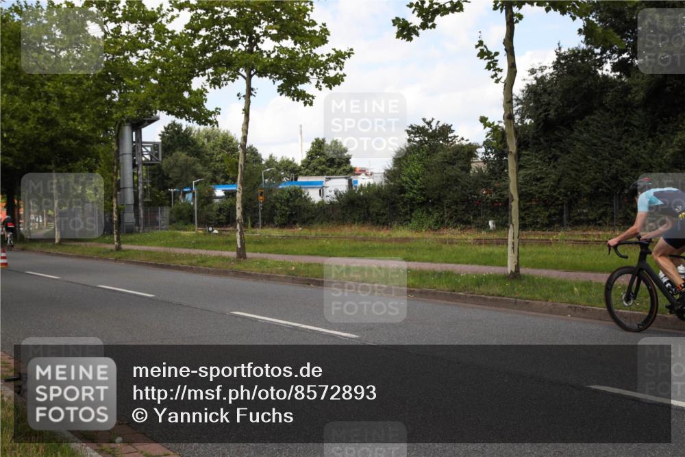 10.08.2025 - GEWOBA Citytriathlon Bremen Yannick Fuchs http://msf.ph/oto/8572893 10.08.2025 12:56:40 Radfahren 555, 567, 597, 678, 706, 721, 737, 749, 772, 782, 814, 815, 831 meine-sportfotos.de