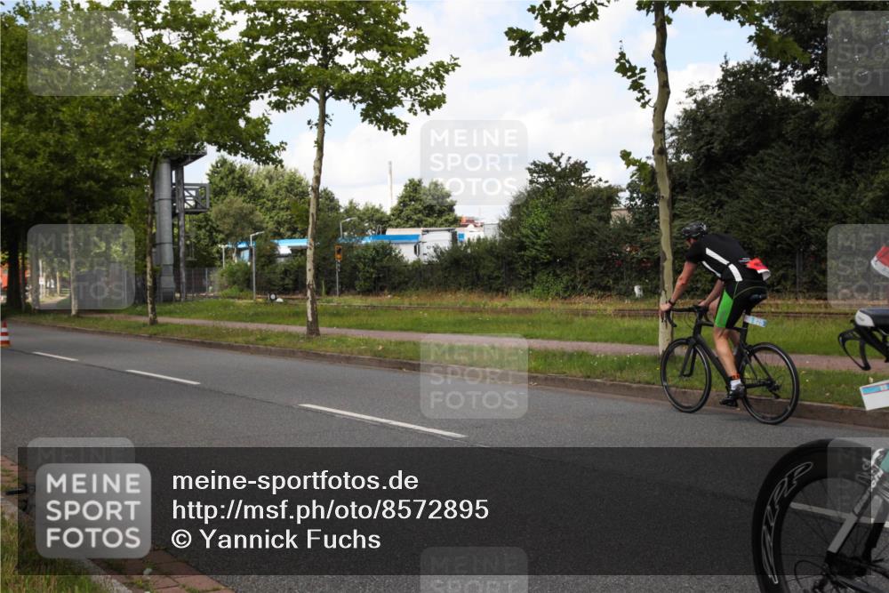10.08.2025 - GEWOBA Citytriathlon Bremen Yannick Fuchs http://msf.ph/oto/8572895 10.08.2025 12:56:46 Radfahren 597, 706, 737, 749, 755, 772, 782, 815, 830, 831, 1014 meine-sportfotos.de