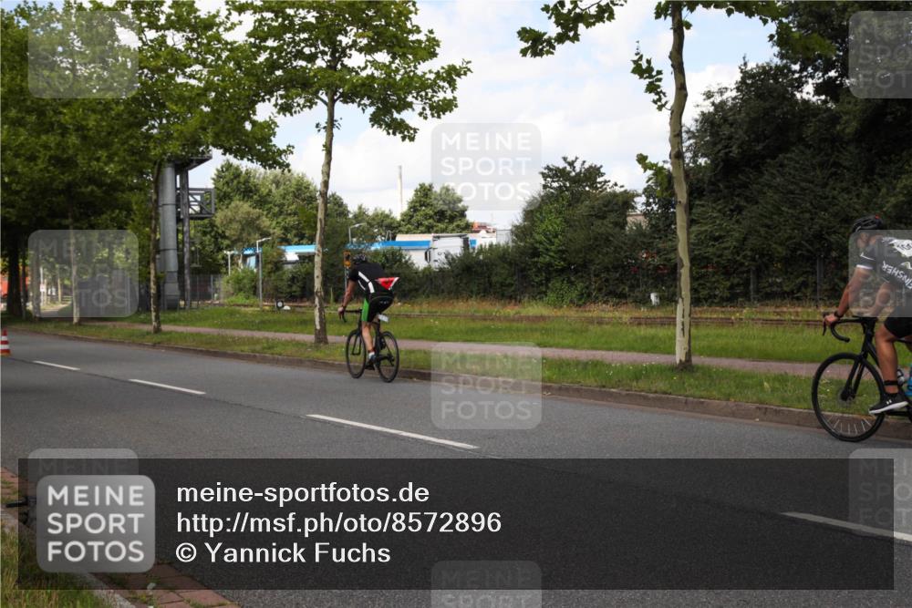 10.08.2025 - GEWOBA Citytriathlon Bremen Yannick Fuchs http://msf.ph/oto/8572896 10.08.2025 12:56:47 Radfahren 597, 672, 706, 737, 749, 755, 772, 782, 815, 830, 913, 1014 meine-sportfotos.de
