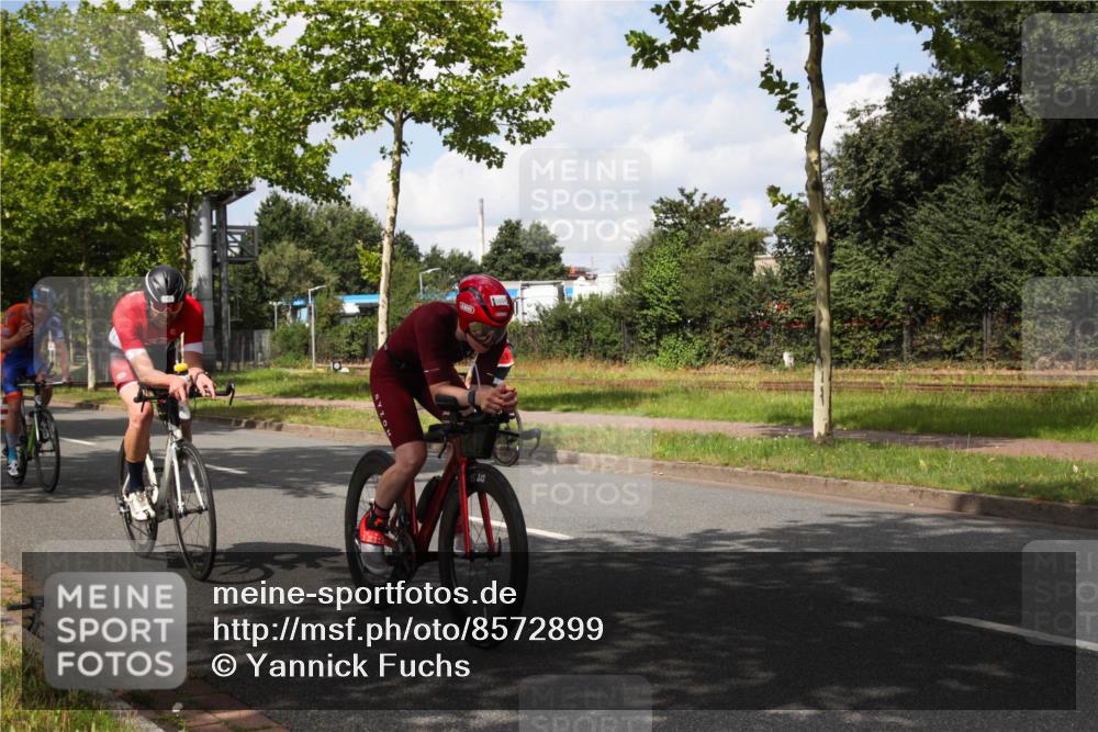 10.08.2025 - GEWOBA Citytriathlon Bremen Yannick Fuchs http://msf.ph/oto/8572899 10.08.2025 12:56:54 Radfahren 559, 597, 672, 755, 815, 830, 879, 913, 1014 meine-sportfotos.de