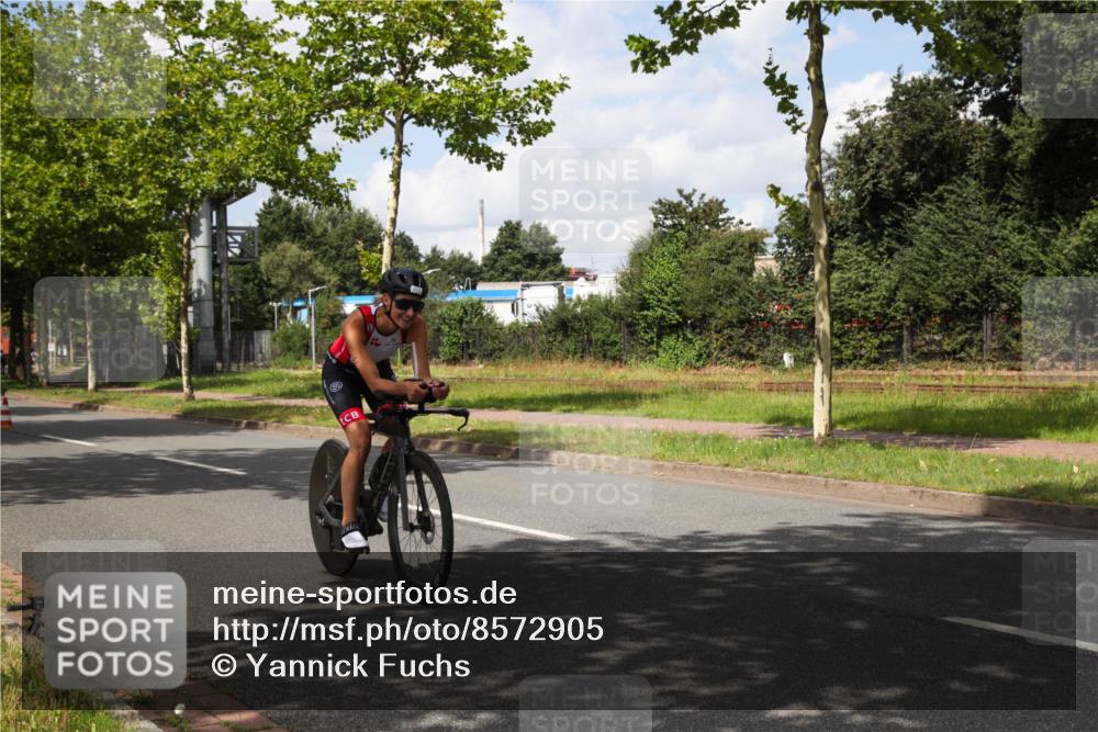 10.08.2025 - GEWOBA Citytriathlon Bremen Yannick Fuchs http://msf.ph/oto/8572905 10.08.2025 12:56:59 Radfahren 559, 597, 672, 723, 730, 755, 815, 830, 879, 913, 1003, 1014 meine-sportfotos.de