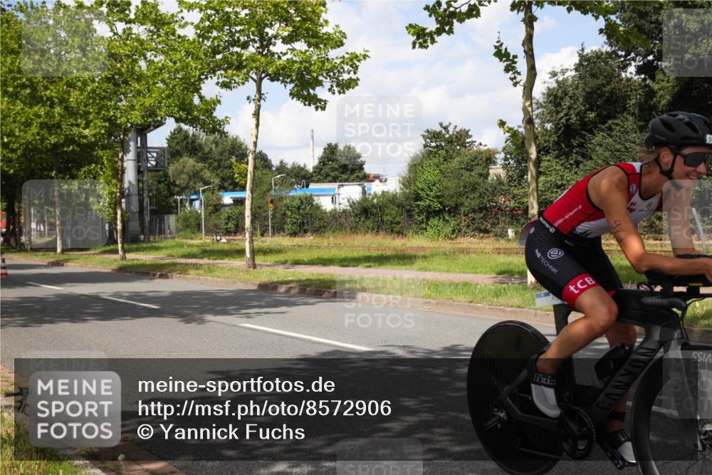 10.08.2025 - GEWOBA Citytriathlon Bremen Yannick Fuchs http://msf.ph/oto/8572906 10.08.2025 12:56:59 Radfahren 559, 597, 672, 723, 730, 755, 815, 830, 879, 913, 1003, 1014 meine-sportfotos.de