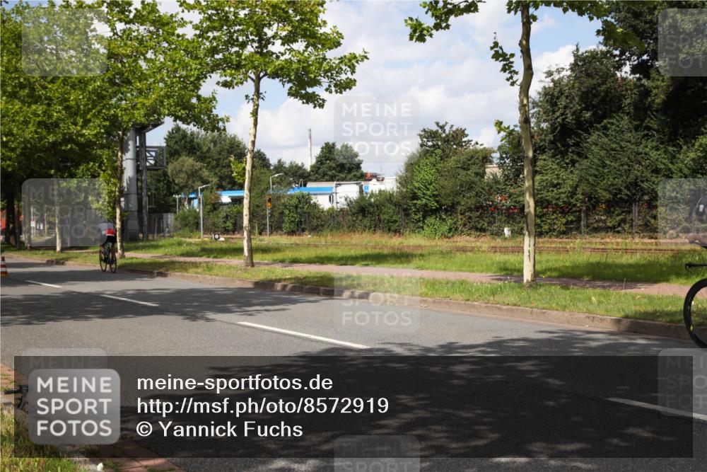 10.08.2025 - GEWOBA Citytriathlon Bremen Yannick Fuchs http://msf.ph/oto/8572919 10.08.2025 12:57:03 Radfahren 559, 672, 723, 730, 755, 758, 830, 879, 913, 940, 969, 1003, 1014 meine-sportfotos.de