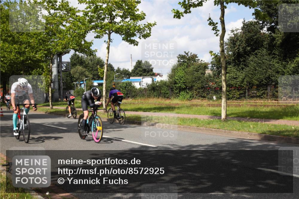 10.08.2025 - GEWOBA Citytriathlon Bremen Yannick Fuchs http://msf.ph/oto/8572925 10.08.2025 12:57:05 Radfahren 559, 672, 723, 730, 755, 758, 830, 849, 879, 913, 940, 969, 1003, 1014 meine-sportfotos.de