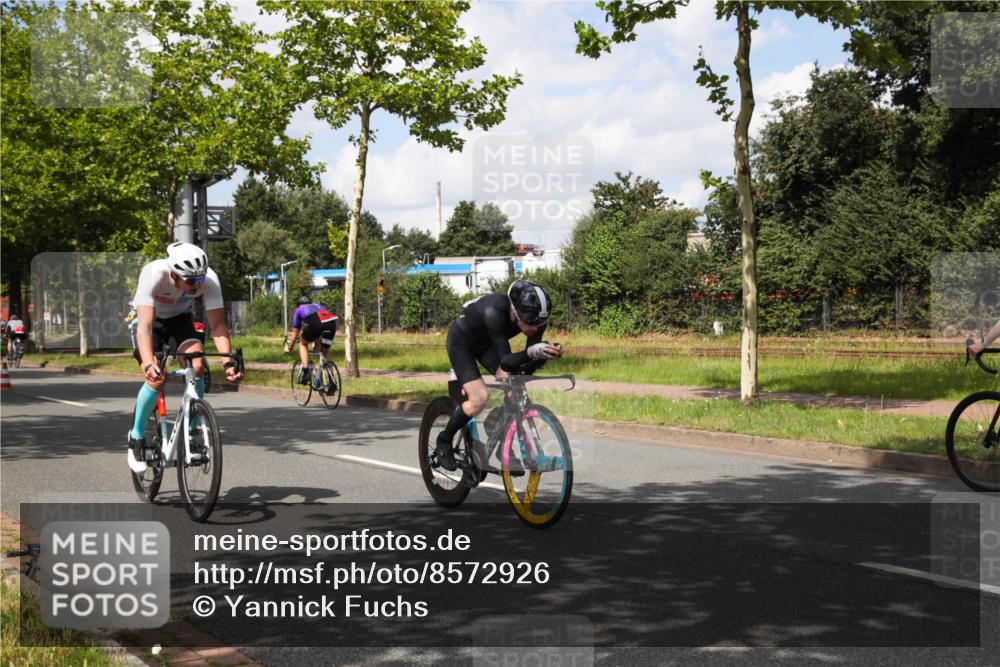 10.08.2025 - GEWOBA Citytriathlon Bremen Yannick Fuchs http://msf.ph/oto/8572926 10.08.2025 12:57:05 Radfahren 559, 672, 723, 730, 755, 758, 830, 849, 879, 913, 940, 969, 1003, 1014 meine-sportfotos.de