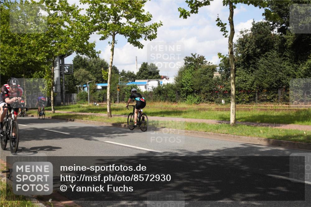 10.08.2025 - GEWOBA Citytriathlon Bremen Yannick Fuchs http://msf.ph/oto/8572930 10.08.2025 12:57:06 Radfahren 559, 672, 723, 730, 755, 758, 830, 849, 879, 913, 940, 969, 1003, 1014 meine-sportfotos.de