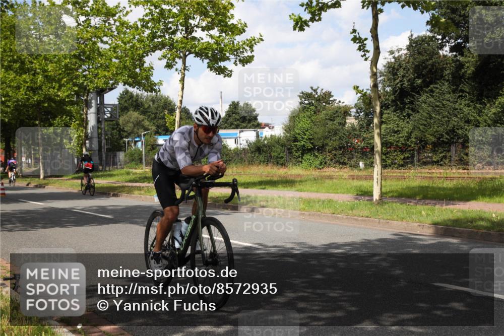10.08.2025 - GEWOBA Citytriathlon Bremen Yannick Fuchs http://msf.ph/oto/8572935 10.08.2025 12:57:07 Radfahren 559, 672, 723, 730, 755, 758, 830, 849, 879, 913, 940, 969, 1003, 1014 meine-sportfotos.de