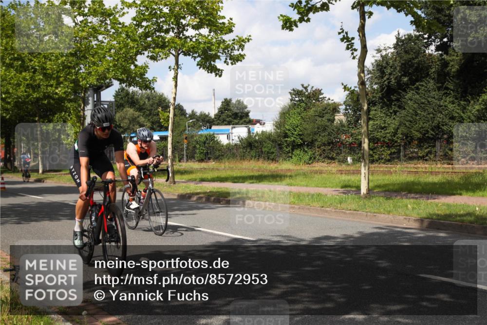10.08.2025 - GEWOBA Citytriathlon Bremen Yannick Fuchs http://msf.ph/oto/8572953 10.08.2025 12:57:16 Radfahren 559, 572, 723, 730, 758, 849, 879, 892, 900, 940, 969, 1003 meine-sportfotos.de