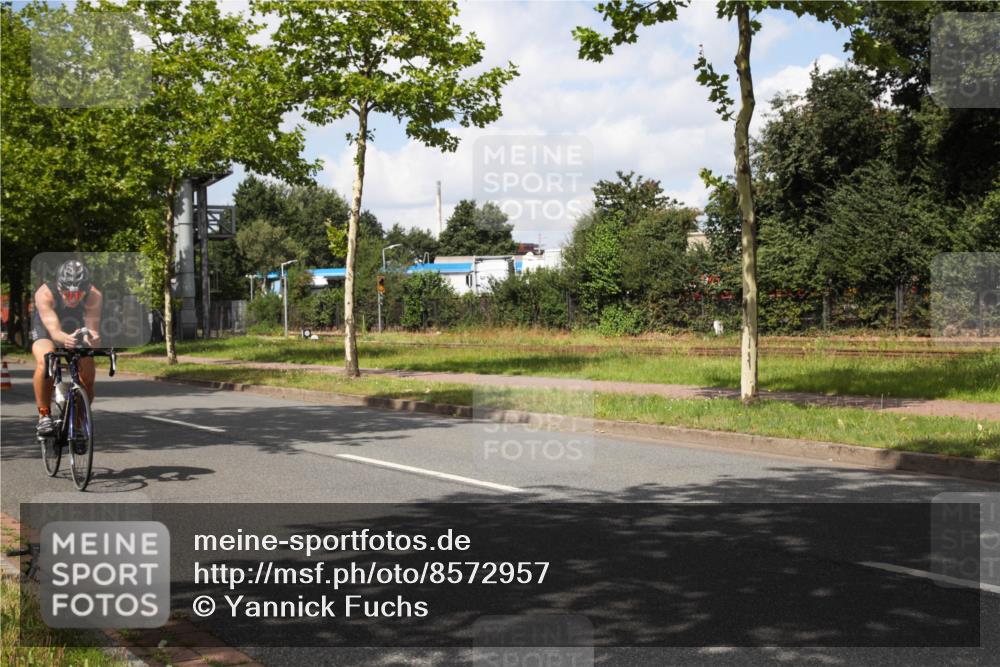 10.08.2025 - GEWOBA Citytriathlon Bremen Yannick Fuchs http://msf.ph/oto/8572957 10.08.2025 12:57:22 Radfahren 572, 690, 720, 730, 758, 849, 892, 900, 940, 969 meine-sportfotos.de