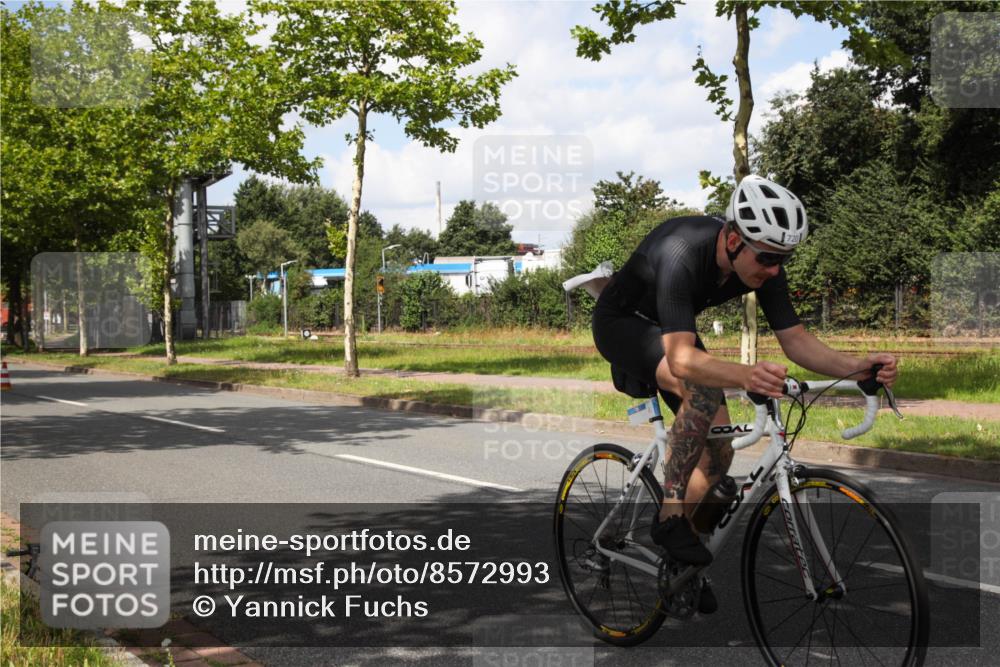 10.08.2025 - GEWOBA Citytriathlon Bremen Yannick Fuchs http://msf.ph/oto/8572993 10.08.2025 12:57:32 Radfahren 572, 690, 720, 825, 853, 892, 900, 1018 meine-sportfotos.de